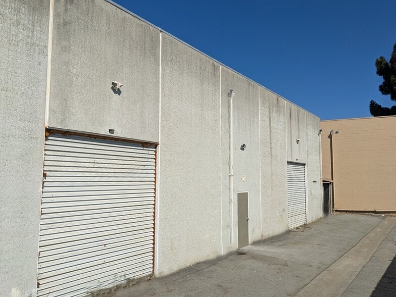 More Photos Of 5 Hangar Way, Watsonville Service For Lease