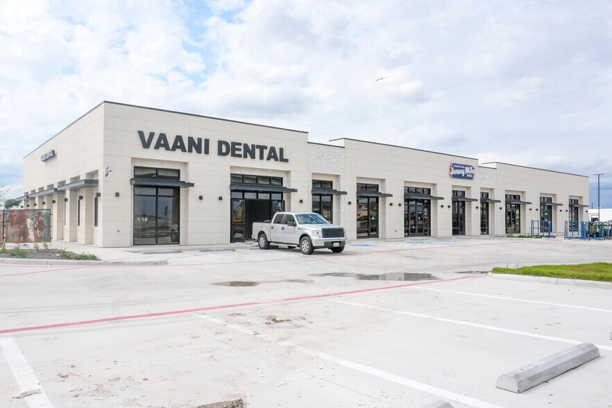 More Photos Of 1581 US Highway 181, Portland Storefront For Lease