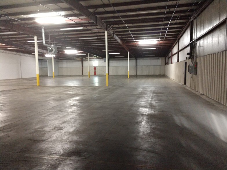More Photos Of 460 Commerce Pl, Asheboro Warehouse For Lease