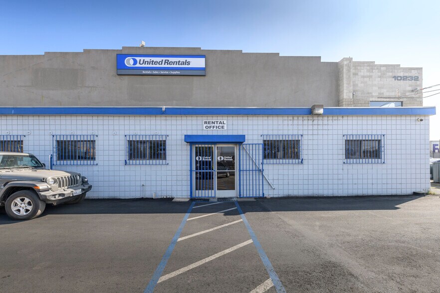 More Photos Of 10232-10234 Glenoaks Blvd, Pacoima Warehouse For Sale