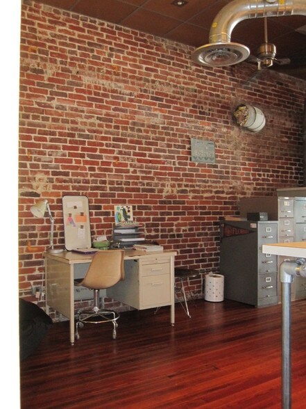 More Photos Of 305 S Washington Ave, Titusville Storefront Retail Residential For Sale