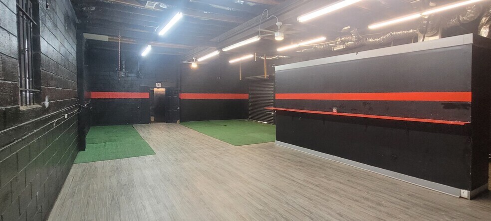 More Photos Of 992 Oakland Dr SW, Atlanta General Retail For Sale