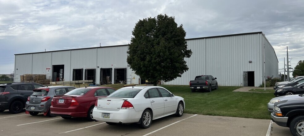 Primary Photo Of 1001 W 10th St, Pella Industrial For Sale