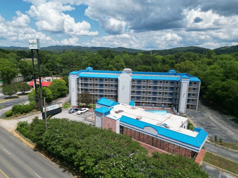 Primary Photo Of 5101 Messer Airport Hwy, Birmingham Hotel For Sale