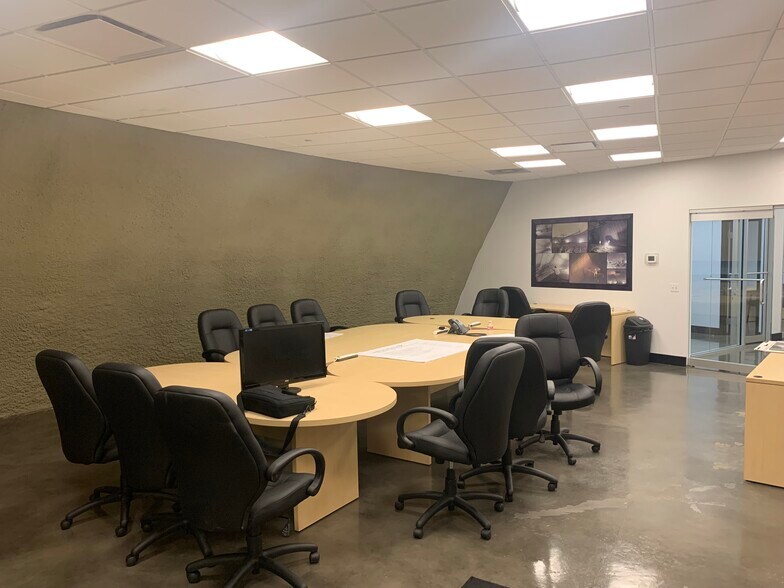 More Photos Of 3063 Outlet Center Dr, Sealy Flex For Sale