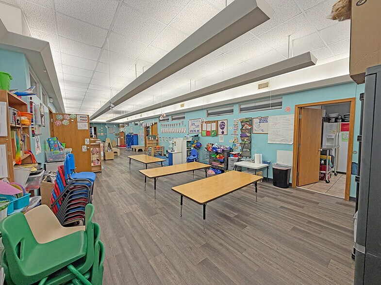 More Photos Of 2 Westwood Dr, Steeleville General Retail For Sale