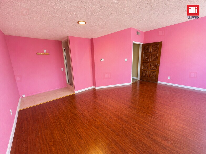 More Photos Of 18400-18406 Ventura Blvd, Tarzana Storefront Retail Office For Lease