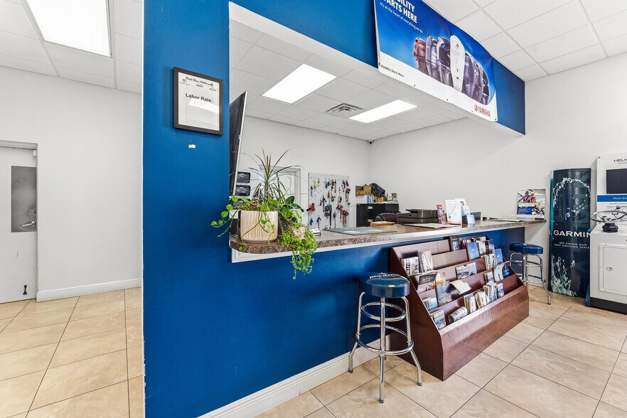 More Photos Of 250-300 SW Monterey Rd, Stuart Freestanding For Lease