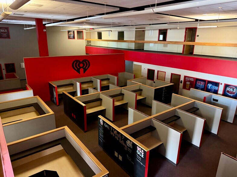 More Photos Of 13320 Metro Pky, Fort Myers Movie Radio TVStudio For Lease