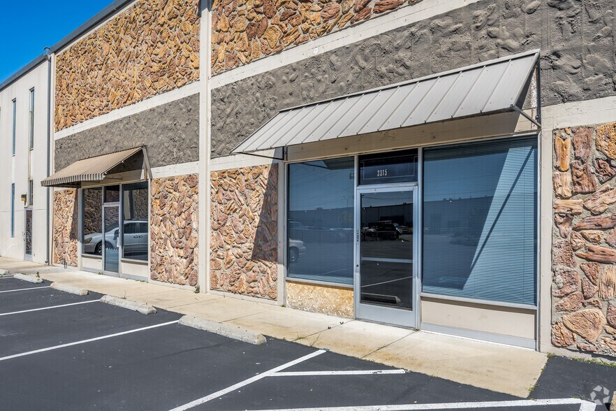 More Photos Of 3301-3325 Orange Grove Ave, North Hghlds, North Highlands Warehouse For Lease