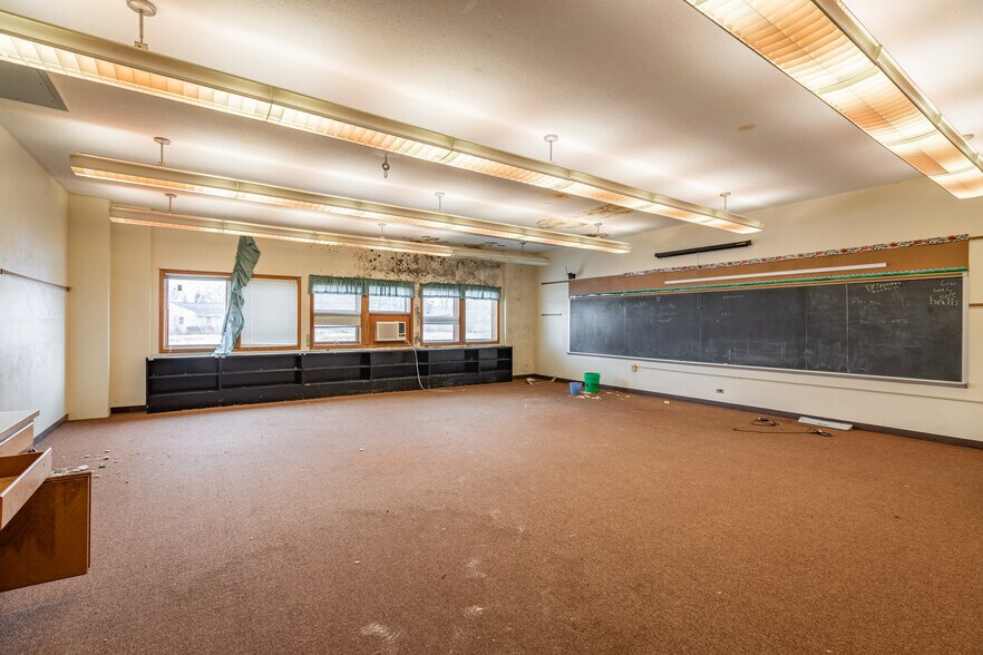 More Photos Of W7908 County Road Z, Onalaska Manufacturing For Sale