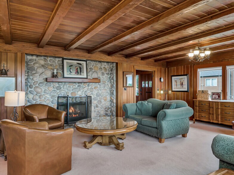 More Photos Of 1021 Promenade, Seaside Specialty For Sale