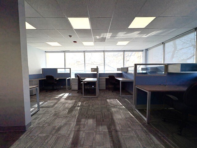 More Photos Of 100 Merrick Rd, Rockville Centre Office For Lease