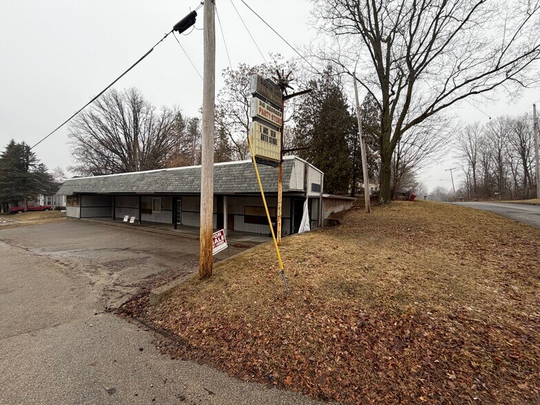 More Photos Of 637 S Main St, Nashville Freestanding For Sale