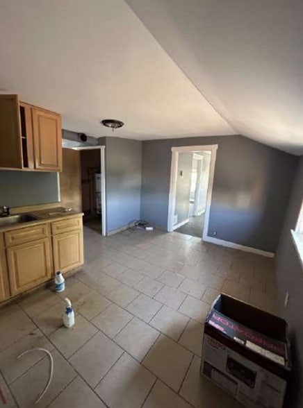 More Photos Of 701-711 W Wyoming Ave, Lockland Apartments For Sale