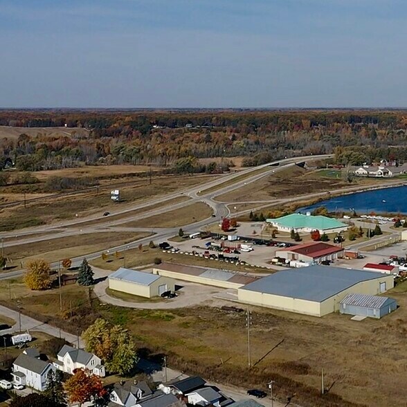 More Photos Of 721 N 9th St, Gladstone Distribution For Lease