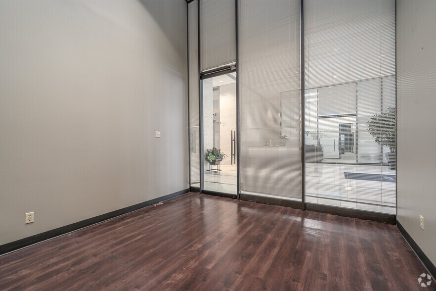 More Photos Of 6200 Savoy Dr, Houston Office For Lease