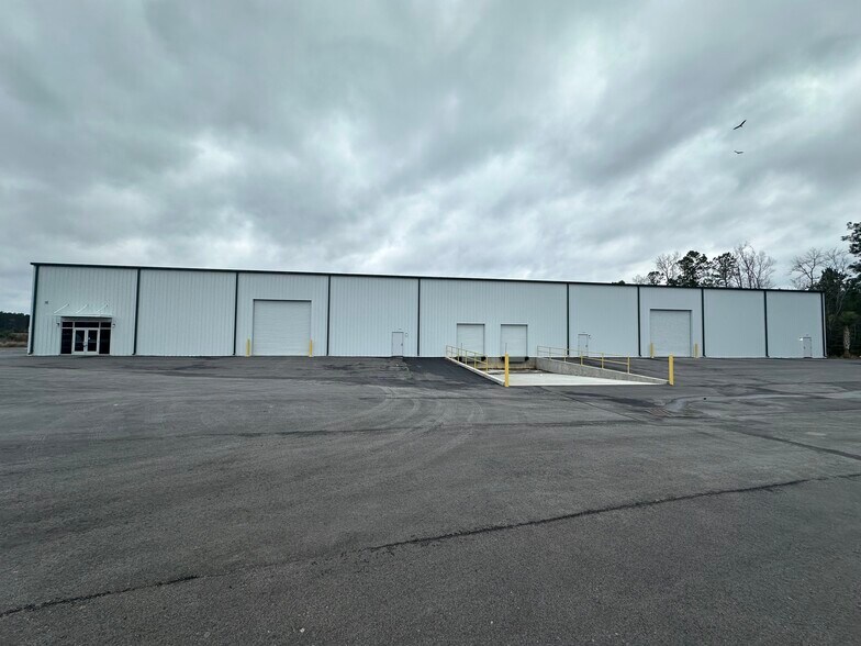 More Photos Of 138 Strathmore Rd, Summerville Distribution For Lease