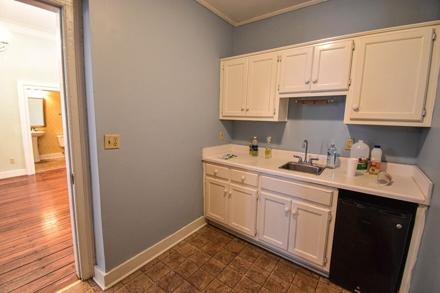 More Photos Of 2606 8th St, Tuscaloosa Office Residential For Sale