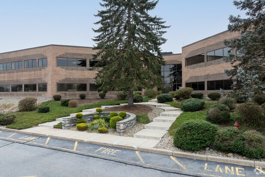 Primary Photo Of 25 Blackstone Valley Pl, Lincoln Medical For Lease