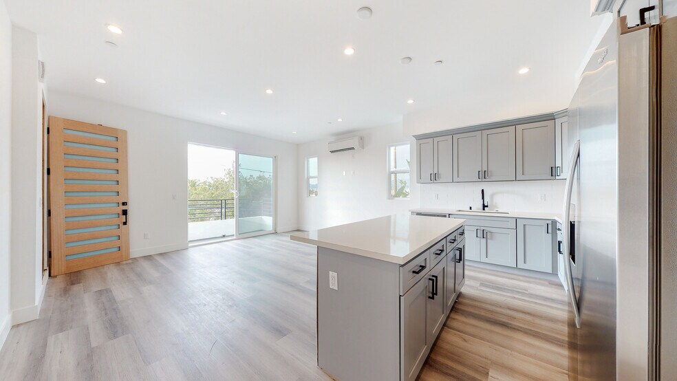 More Photos Of 525 N Normandie Ave, Los Angeles Apartments For Sale