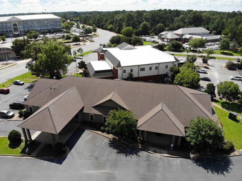 More Photos Of 2810 Meredyth Dr, Albany Medical For Lease