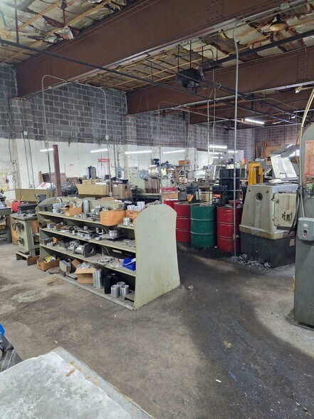 More Photos Of 6 Lemon St, Pottstown Warehouse For Lease
