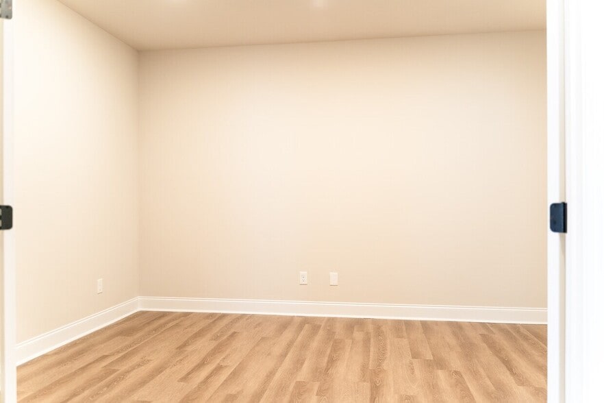 More Photos Of 208 Straight Dr, Anderson Medical For Lease