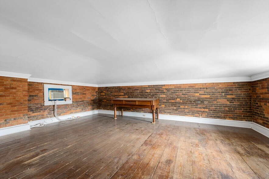 More Photos Of 230 W Boscawen St, Winchester Office Residential For Sale