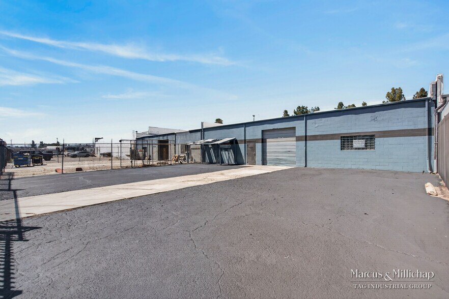 More Photos Of 19340 Londelius St, Northridge Warehouse For Sale
