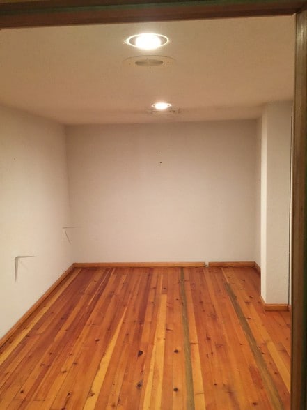 More Photos Of 3515 Lakeshore Dr, Saint Joseph Warehouse For Lease