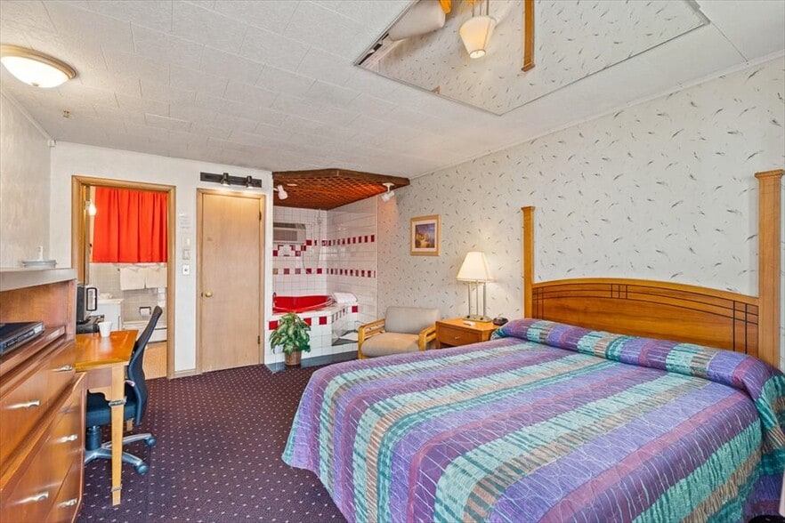 More Photos Of 3107 W Lake Rd, Erie Hotel For Sale