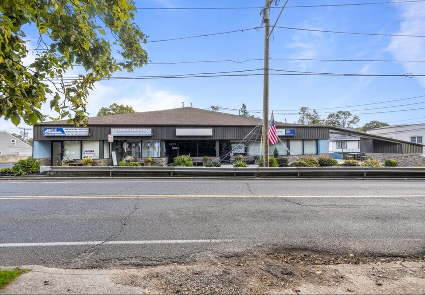 More Photos Of 120-124 Laurel Rd, East Northport Freestanding For Sale