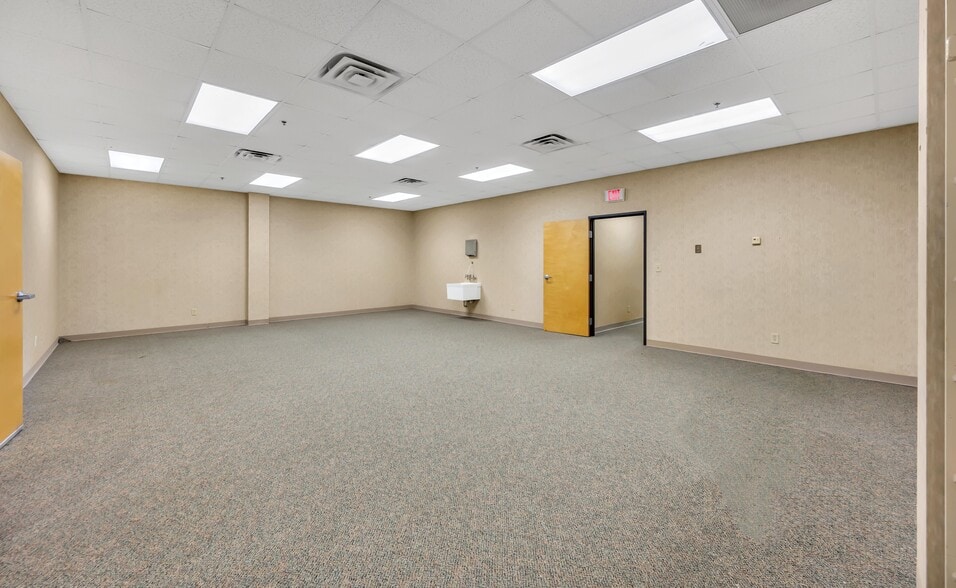 More Photos Of 701 W Loop 340, Waco Self Storage For Lease