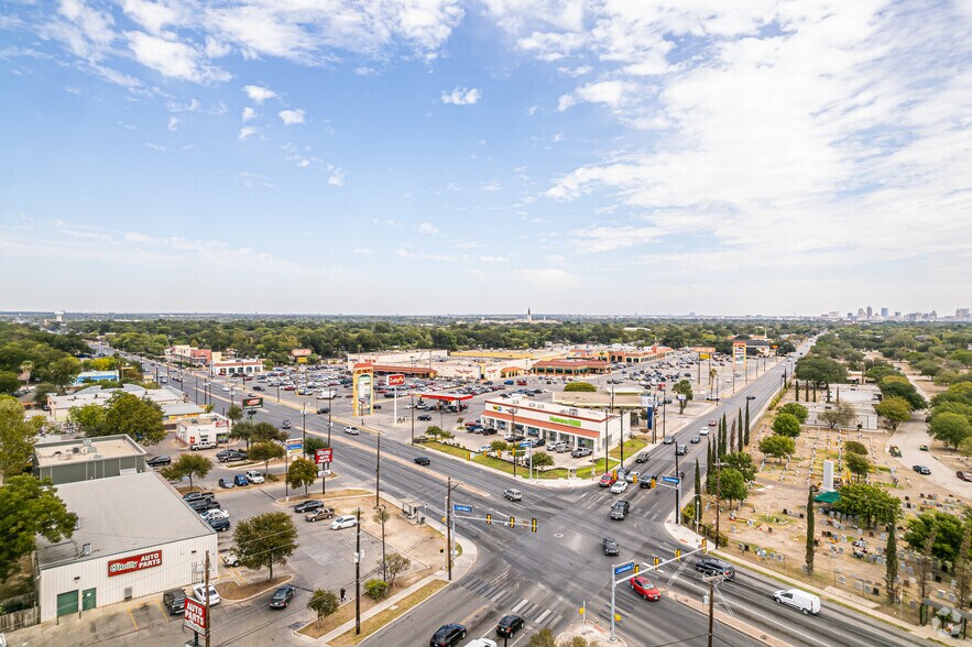 More Photos Of 950 S General McMullen Dr, San Antonio Storefront For Lease