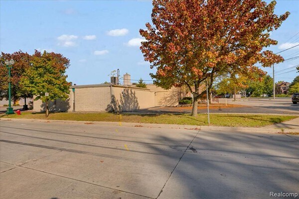 More Photos Of 3151 S Wayne Rd, Wayne Storefront Retail Office For Lease