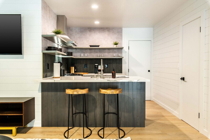 More Photos Of 306 Loch Leven Rd, Lake Arrowhead Hotel For Sale