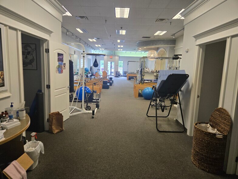 More Photos Of 5843 Transit Rd, Amherst Unknown For Lease