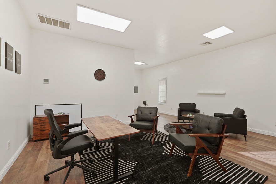 More Photos Of 304 W Harding Way, Stockton Office For Sale