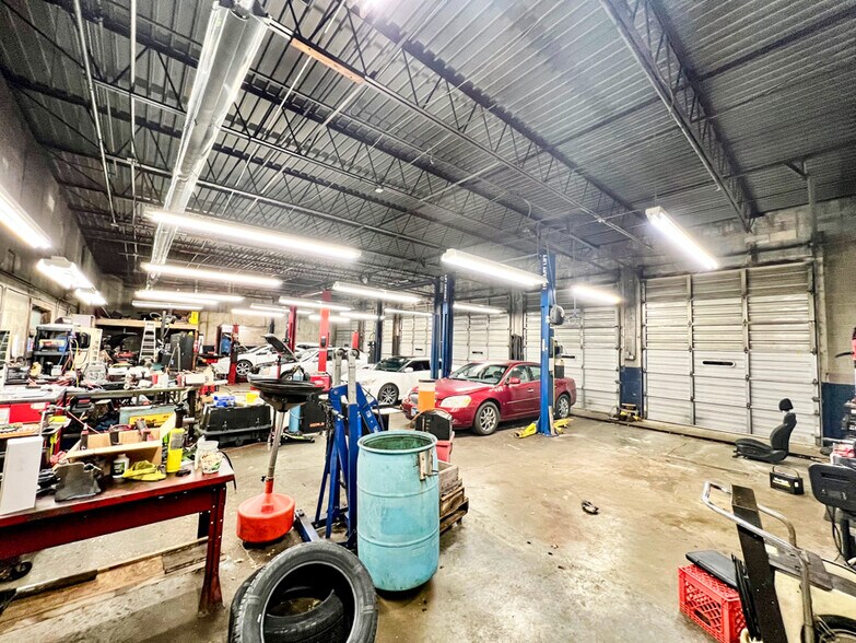 More Photos Of 1005 N Belt W, Belleville General Retail For Sale