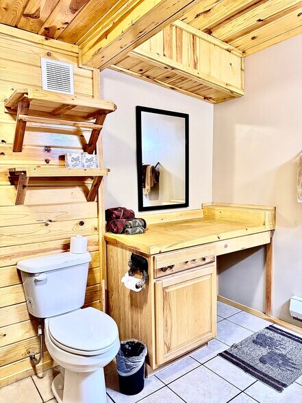 More Photos Of 1665 Whisper Ridge Rd, Ashton Hotel For Sale