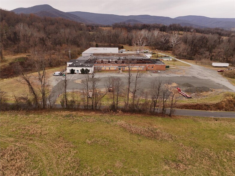 More Photos Of 113 Aileen Rd, Flint Hill Warehouse For Sale