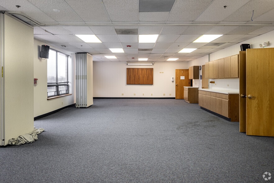 More Photos Of 3105 N Wilke Rd, Arlington Heights Medical For Sale