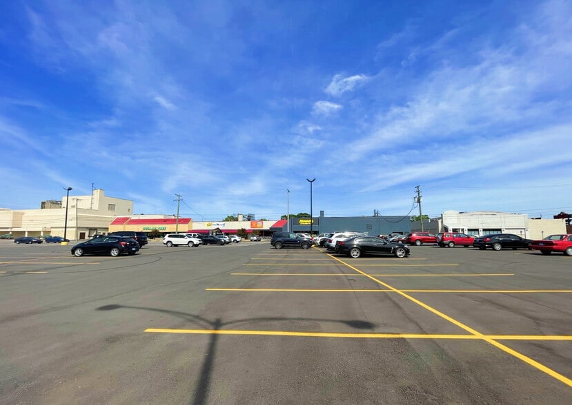 More Photos Of 3574-3760 Fort St, Lincoln Park Land For Lease