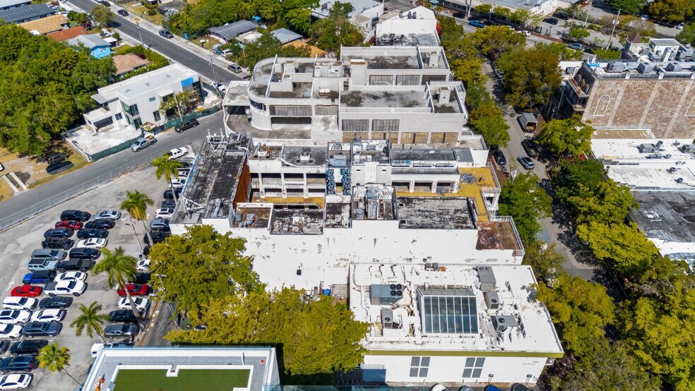 More Photos Of 3120-3138 Commodore Plz, Coconut Grove General Retail For Sale