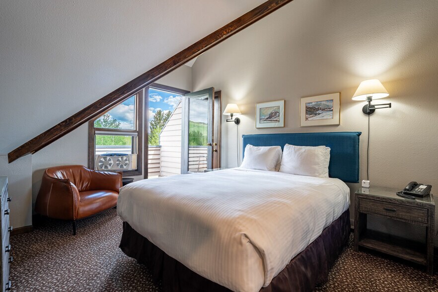 More Photos Of 129 Gothic Ave, Crested Butte Hotel For Sale