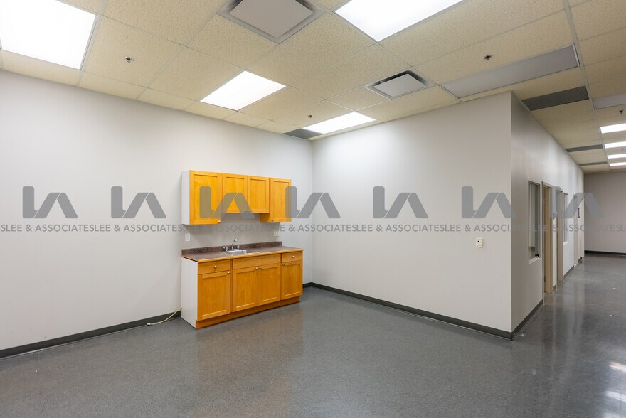 More Photos Of 18800-18806 96th Ave, Surrey Warehouse For Lease