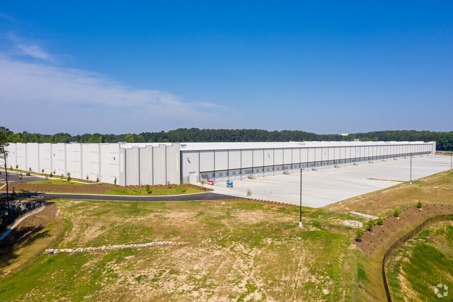 More Photos Of 1625 Oakley Industrial Blvd, Palmetto Distribution For Lease