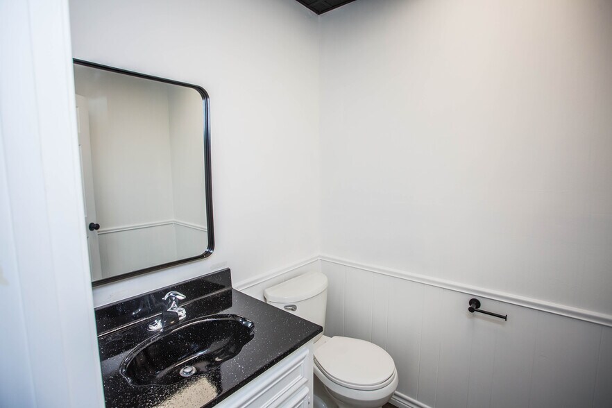 More Photos Of 2811 74th St, Lubbock Office Residential For Sale