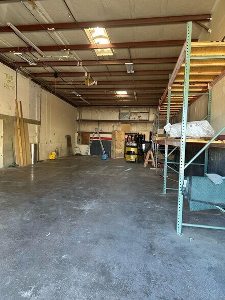 More Photos Of 1421 N Lee Trevino Dr, El Paso Flex For Lease